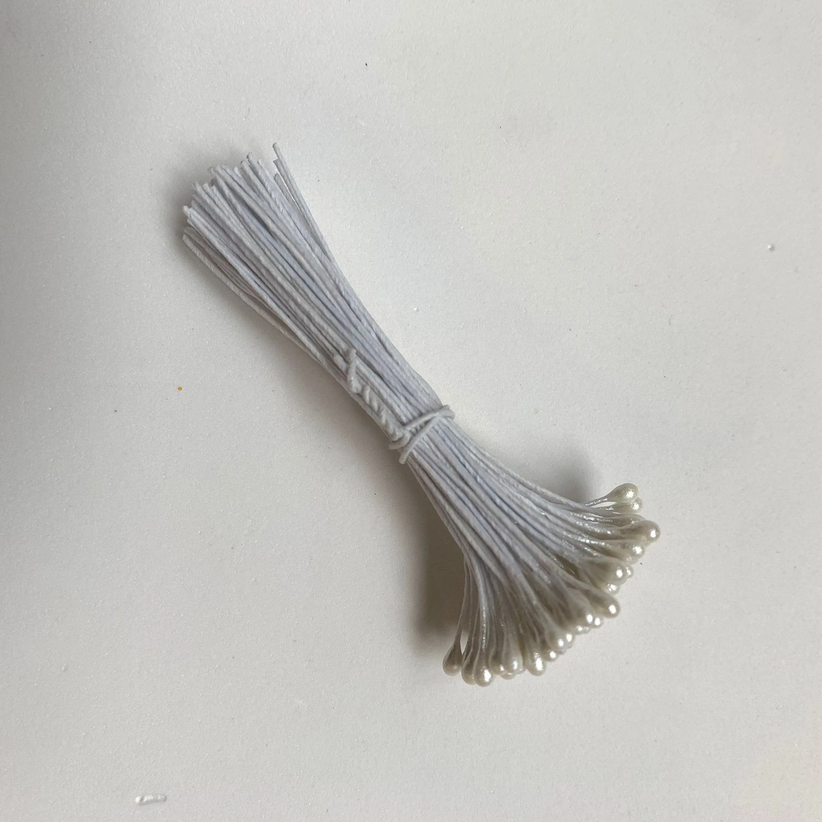 100 PISTILOS/ESTAMES GOTA BRANCO PEROLIZADO (100 HASTES)
